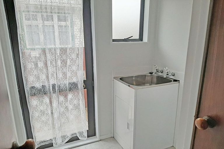 Photo of property in 2/215a Swanson Road, Henderson, Auckland, 0610