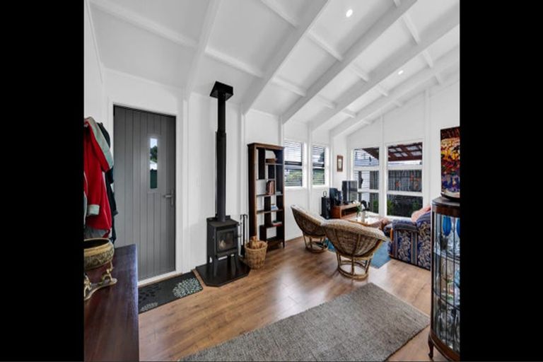 Photo of property in 11 Tasman Street, Opunake, 4616