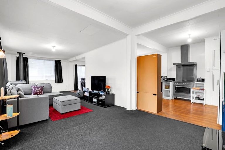 Photo of property in 15a Queens Road, Glen Avon, New Plymouth, 4312