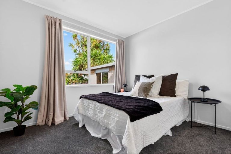 Photo of property in 7 Hinton Place, Weymouth, Auckland, 2103