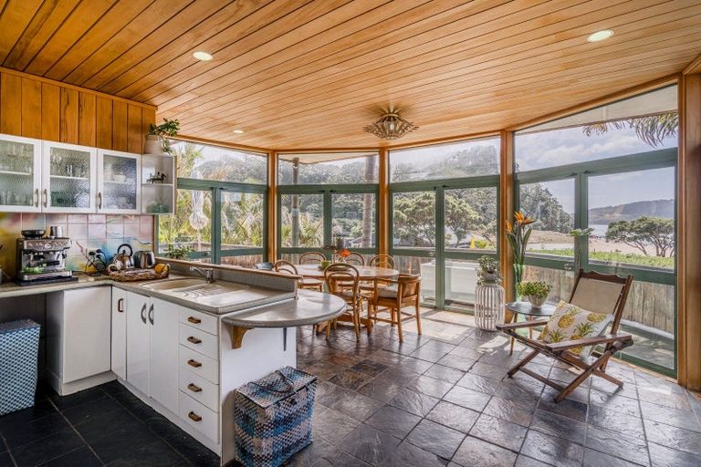 Photo of property in 24 Pye Place, Hot Water Beach, Whitianga, 3591