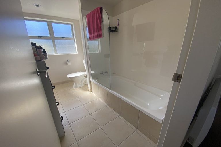 Photo of property in 38b Ruskin Road, Newlands, Wellington, 6037