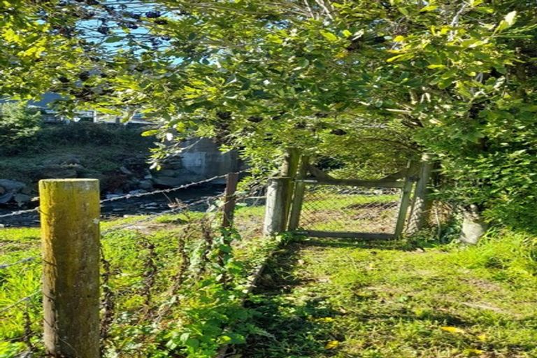 Photo of property in 235 Waikawa Road, Waikawa, Picton, 7220