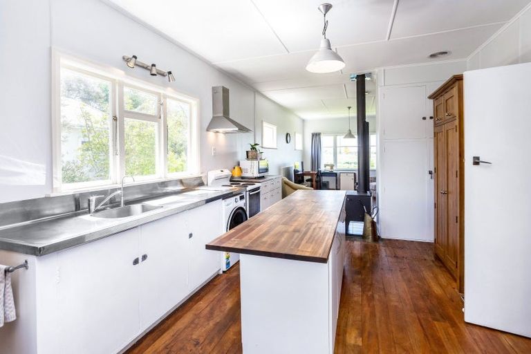 Photo of property in 6 South Featherston Road, South Featherston, Featherston, 5771