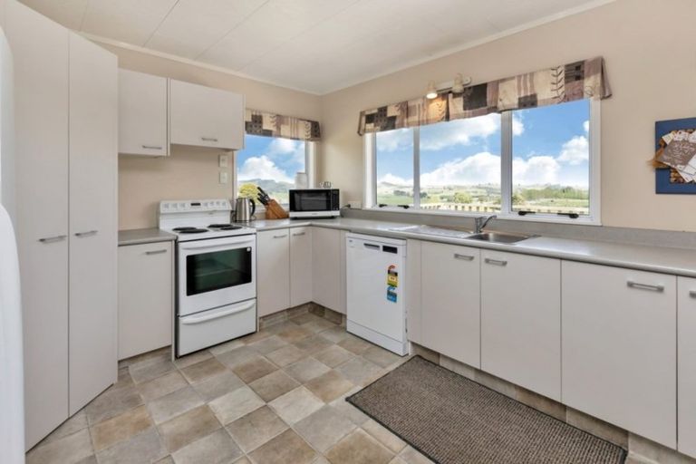 Photo of property in 18 Marohemo Road, Maungaturoto, 0583