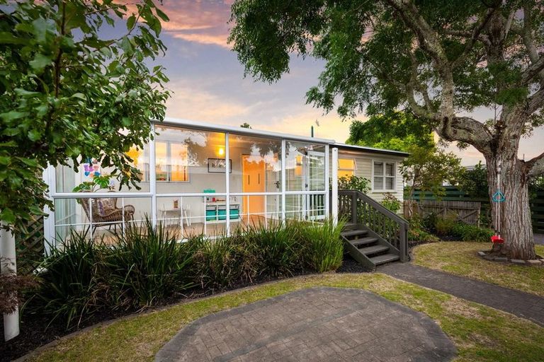 Photo of property in 19 Brennan Avenue, Te Atatu Peninsula, Auckland, 0610