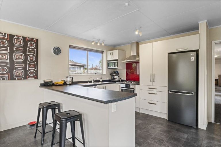 Photo of property in 23 Kereru Street, Two Mile Bay, Taupo, 3330