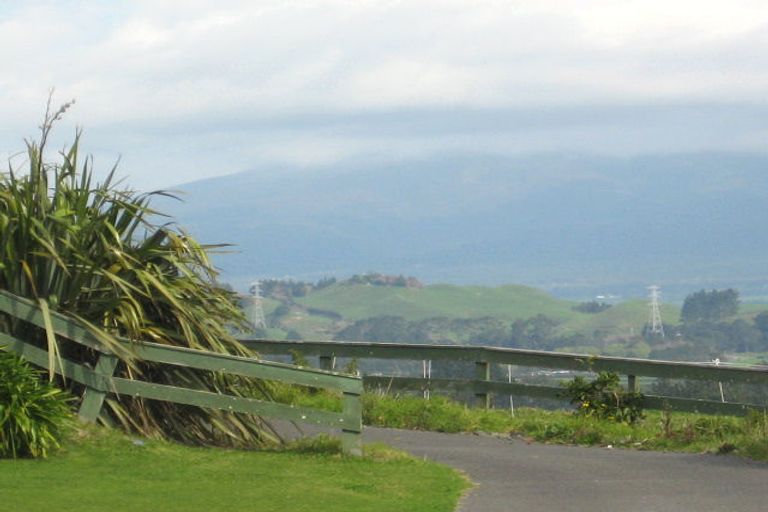 Photo of property in 20 Darwin Crescent, Spotswood, New Plymouth, 4310