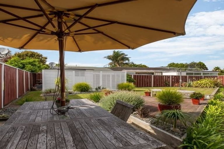Photo of property in 1 Alf Walker Place, Papakura, 2110
