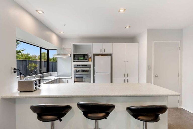 Photo of property in 17 Woburn Place, Takaro, Palmerston North, 4412