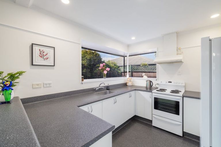 Photo of property in 2/6 Goodall Place, Redwood, Christchurch, 8051