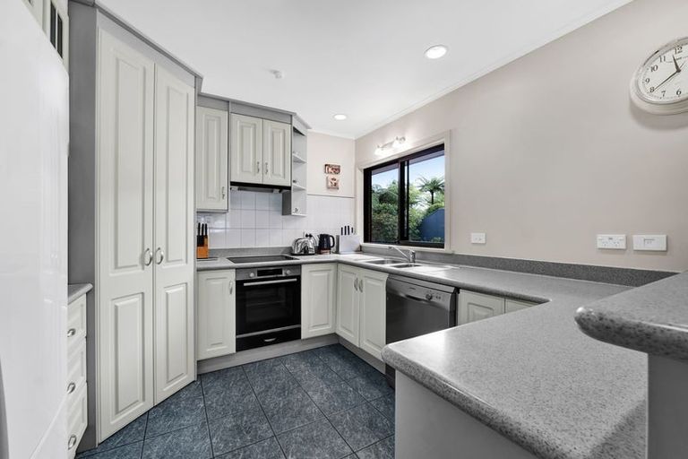 Photo of property in 5 Ruskin Place, Westown, New Plymouth, 4310