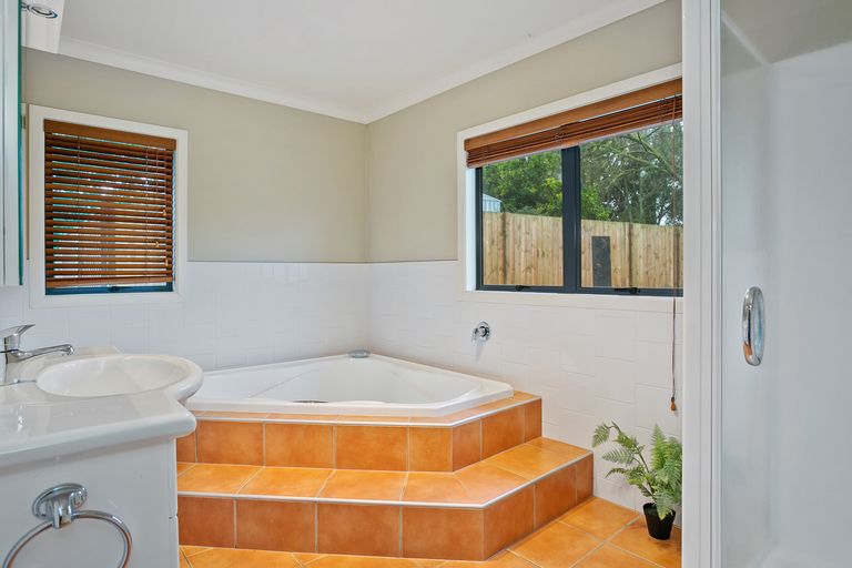 Photo of property in 2 Knox Place, Leamington, Cambridge, 3432