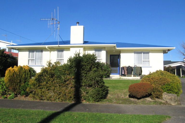 Photo of property in 19 Piper Place, Roslyn, Palmerston North, 4414