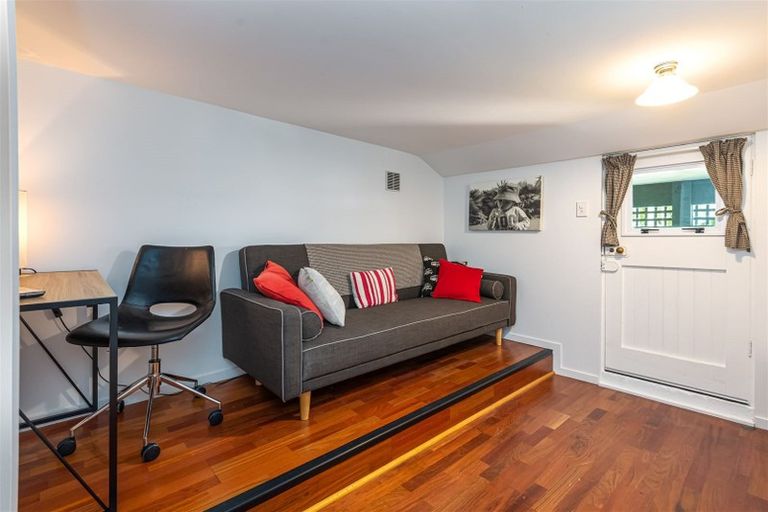 Photo of property in 108 Moncks Spur Road, Redcliffs, Christchurch, 8081