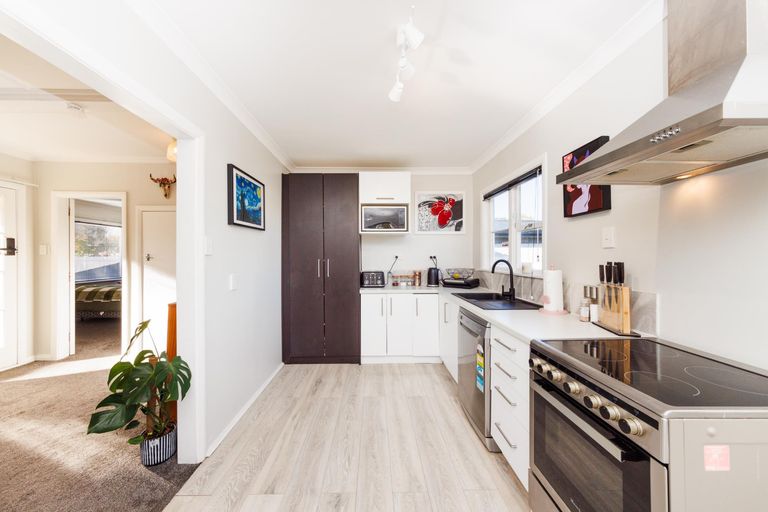 Photo of property in 4 Milton Street, Roslyn, Palmerston North, 4414