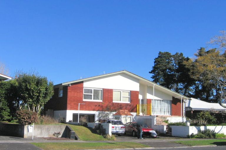 Photo of property in 24 Chedworth Avenue, Chedworth, Hamilton, 3210