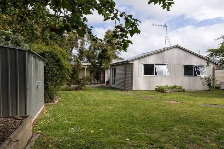 Photo of property in 43 Knowles Street, Terrace End, Palmerston North, 4410