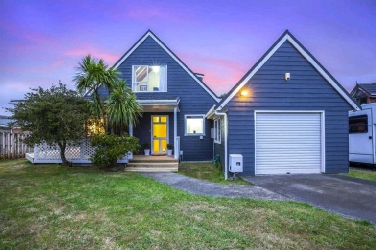 Photo of property in 14 Trispen Place, Camborne, Porirua, 5026