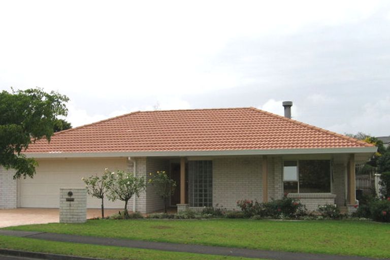 Photo of property in 9 Cherub Place, West Harbour, Auckland, 0618