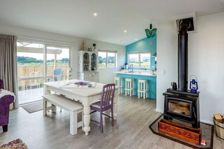 Photo of property in 111 Strathnaver Drive, Waikawa Beach, Levin, 5573