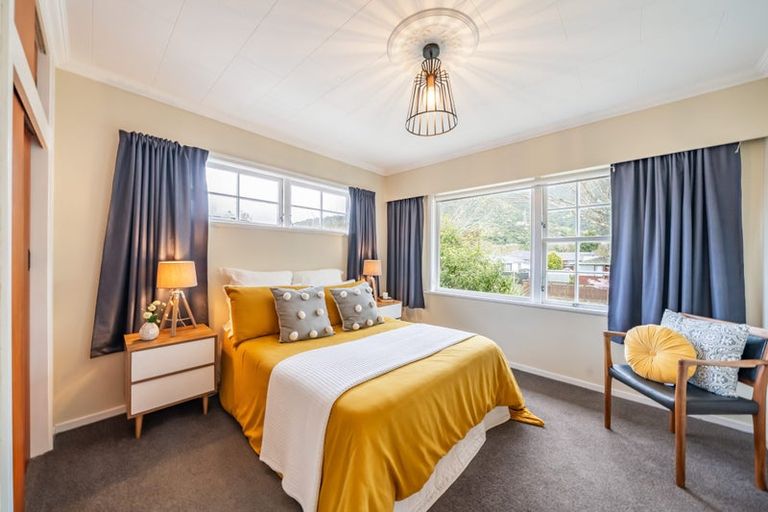 Photo of property in 8 Montana Road, Totara Park, Upper Hutt, 5018