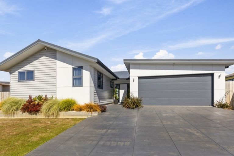 Photo of property in 34 Mossburn Grove, Kelson, Lower Hutt, 5010