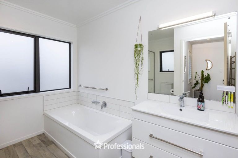 Photo of property in 1 Somerby Mews, Silverstream, Upper Hutt, 5019