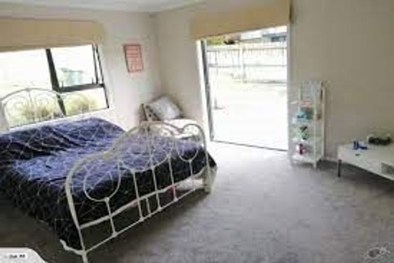 Photo of property in 21 Chadlington Avenue, Henderson, Auckland, 0612