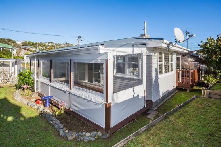 Photo of property in 11 Cara Crescent, Paparangi, Wellington, 6037