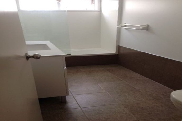 Photo of property in Emery Gardens, 11/4 Ambrico Place, New Lynn, Auckland, 0600