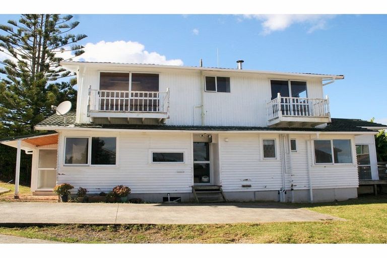 Photo of property in 33c Farquhar Road, Glendene, Auckland, 0602