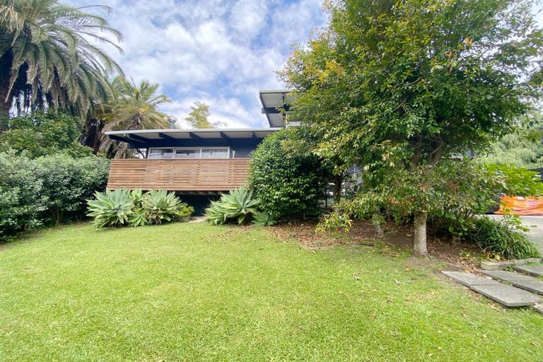 Photo of property in 74 Peach Road, Glenfield, Auckland, 0629