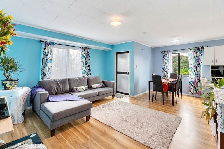 Photo of property in 2/12 Cameron Place, Ranui, Auckland, 0612
