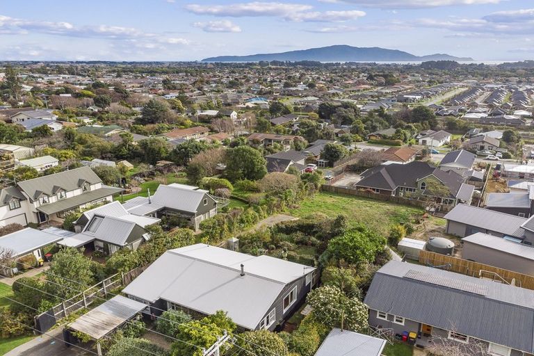 Photo of property in 22 Huia Street, Waikanae, 5036