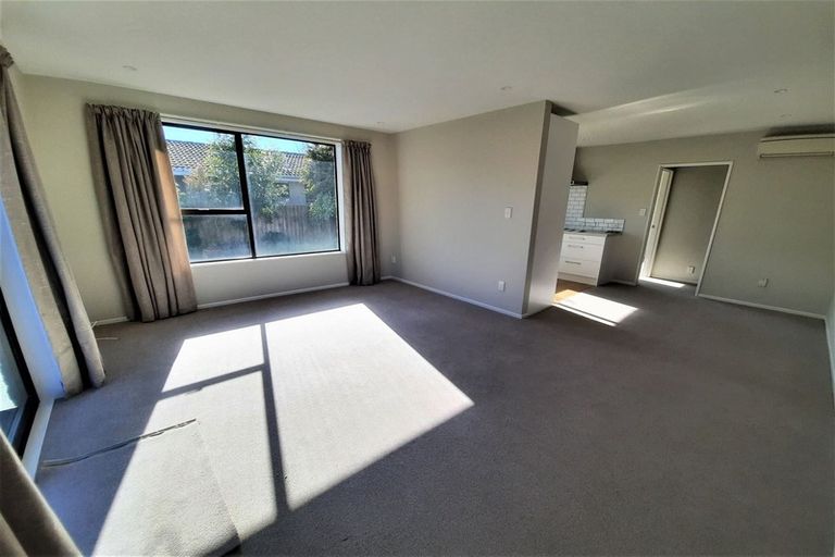 Photo of property in 2/115 Prestons Road, Redwood, Christchurch, 8051