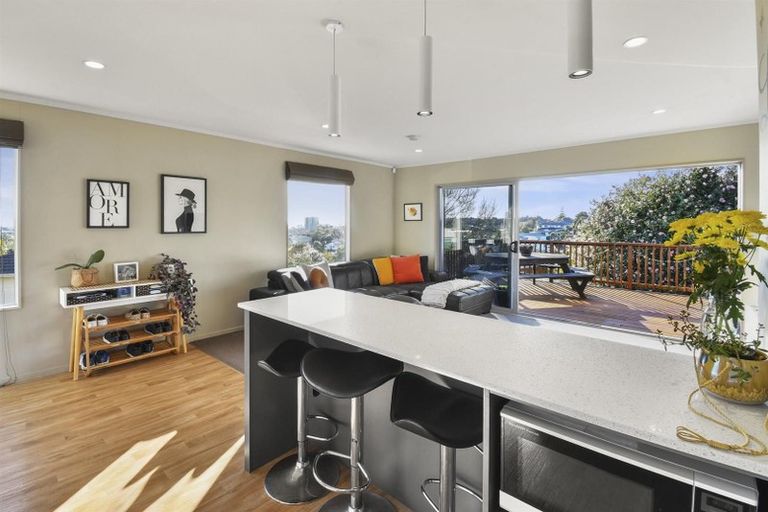 Photo of property in 42 Banyan Drive, Totara Heights, Auckland, 2105