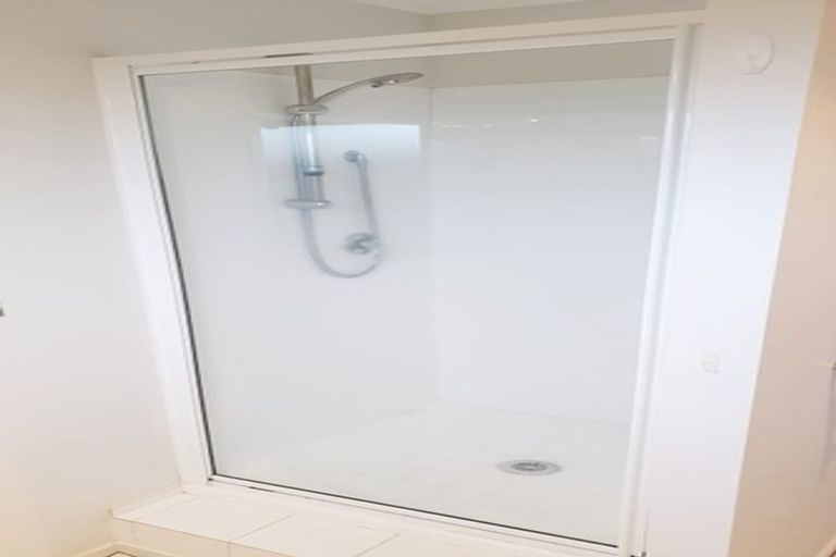 Photo of property in 1/67 Seaview Road, Castor Bay, Auckland, 0620