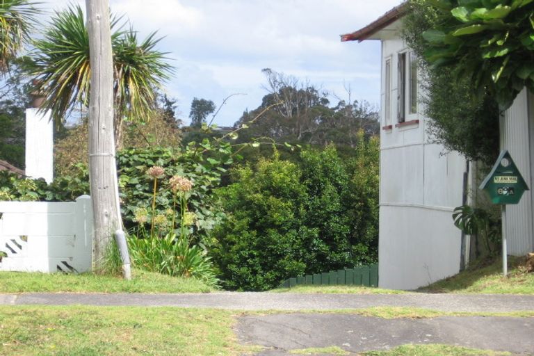 Photo of property in 2/69 Beach Haven Road, Beach Haven, Auckland, 0626