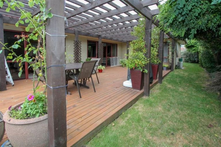 Photo of property in 17 Frame Place, Owhata, Rotorua, 3010