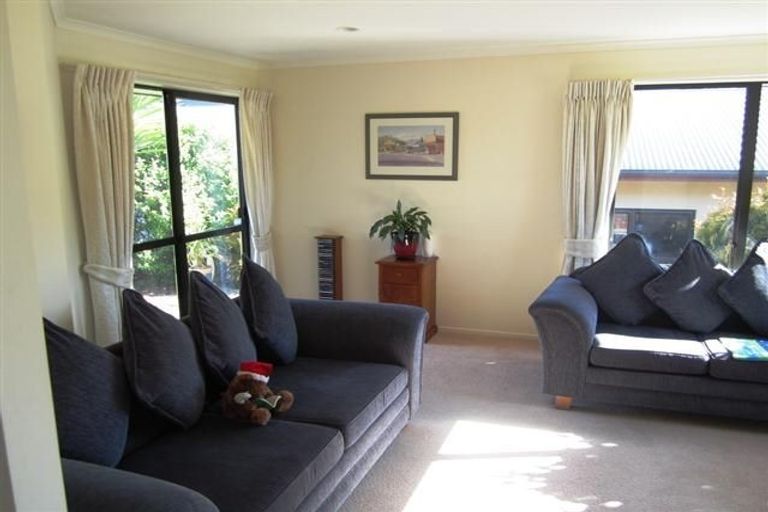 Photo of property in 38 Pitoitoi Avenue, Greenhithe, Auckland, 0632