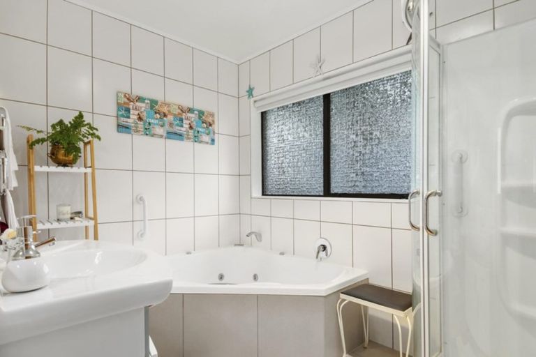 Photo of property in 54 Links View Drive, Omokoroa, 3114