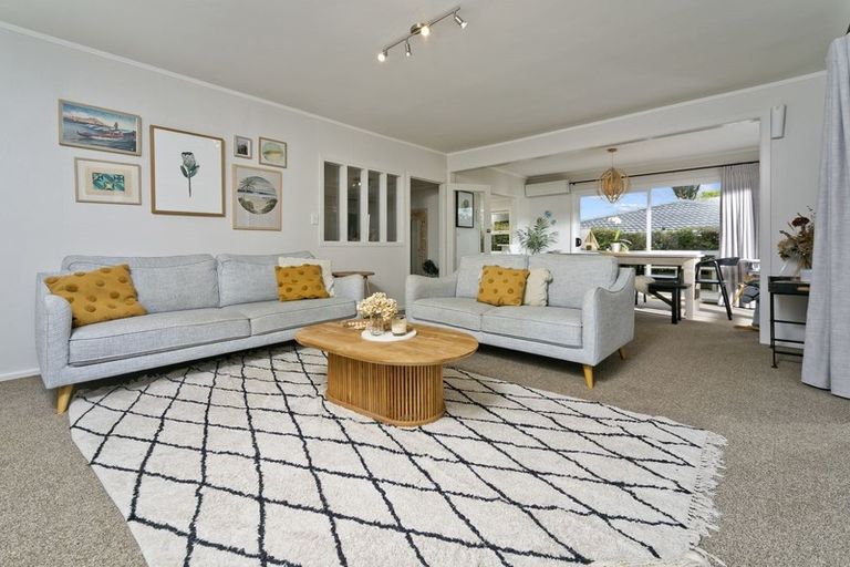 Photo of property in 1/1 Tainui Street, Torbay, Auckland, 0630