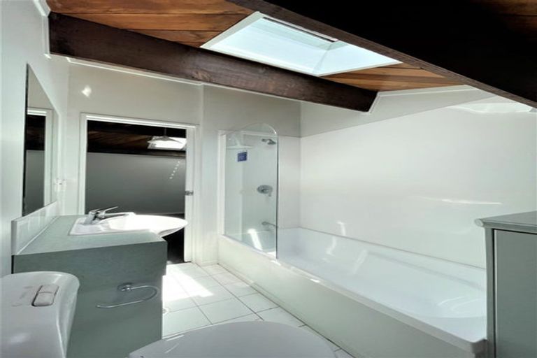 Photo of property in Metro Apartments, 22/220 Thorndon Quay, Pipitea, Wellington, 6011