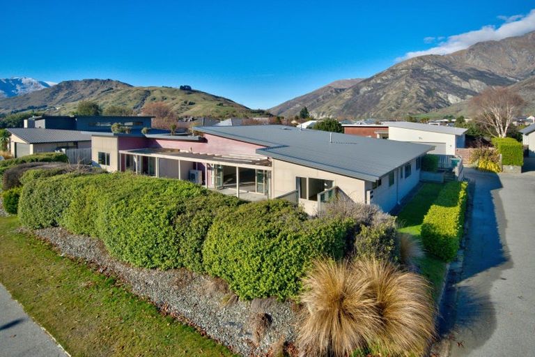 Photo of property in 28 Sylvan Street, Lake Hayes, Queenstown, 9304