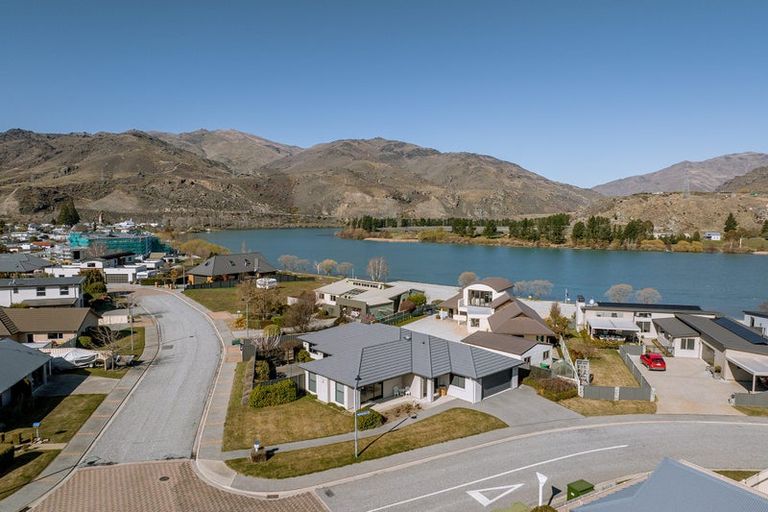 Photo of property in 28 Matthews Crescent, Cromwell, 9310