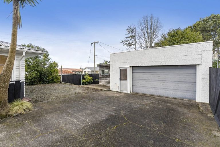 Photo of property in 5 Fairclough Road, Beach Haven, Auckland, 0626