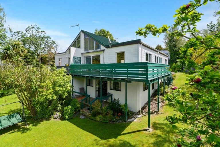 Photo of property in 100b Grand Vue Road, Kawaha Point, Rotorua, 3010