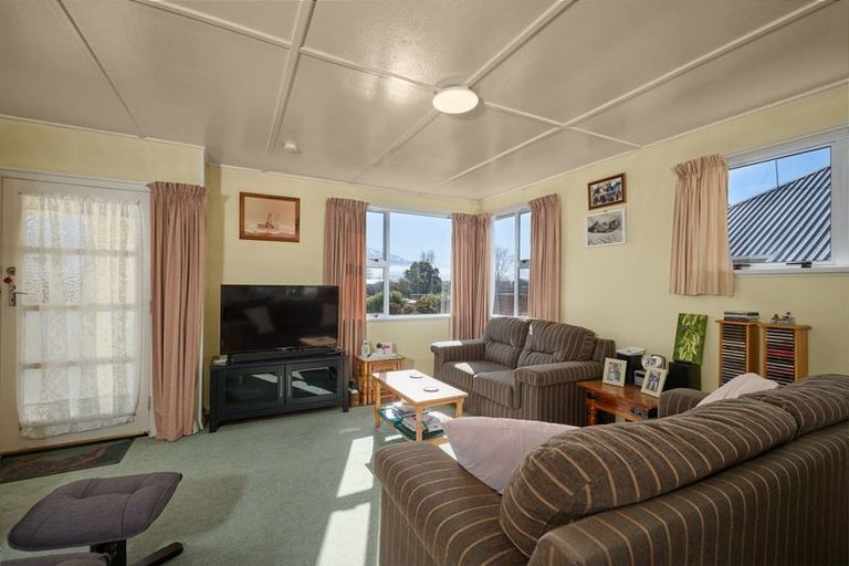 Photo of property in 19 Ludstone Road, Kaikoura, 7300