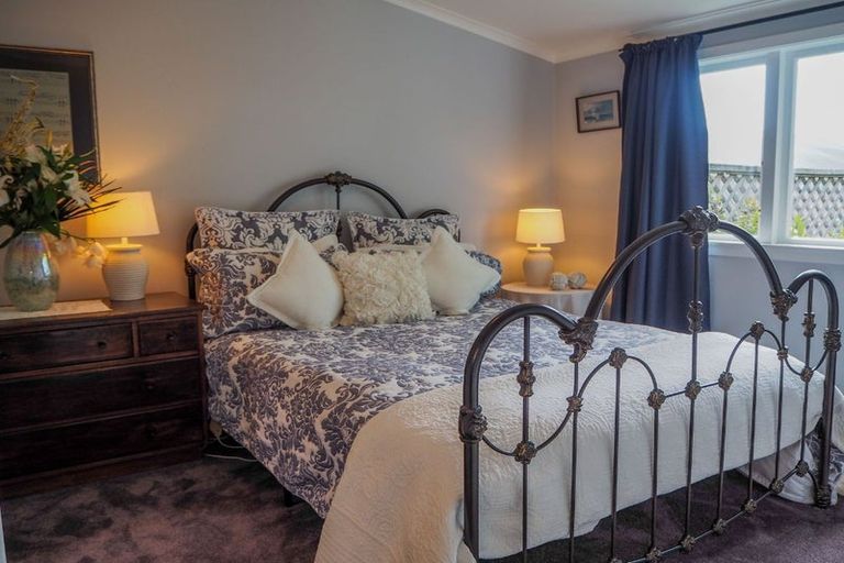 Photo of property in 20 Waikawa Road, Picton, 7220